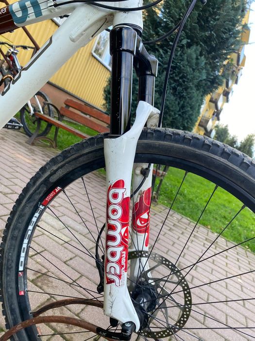 Sprzedam rower bmc full

Tylny amortyzator fox folat rp2 
Przedni bomb