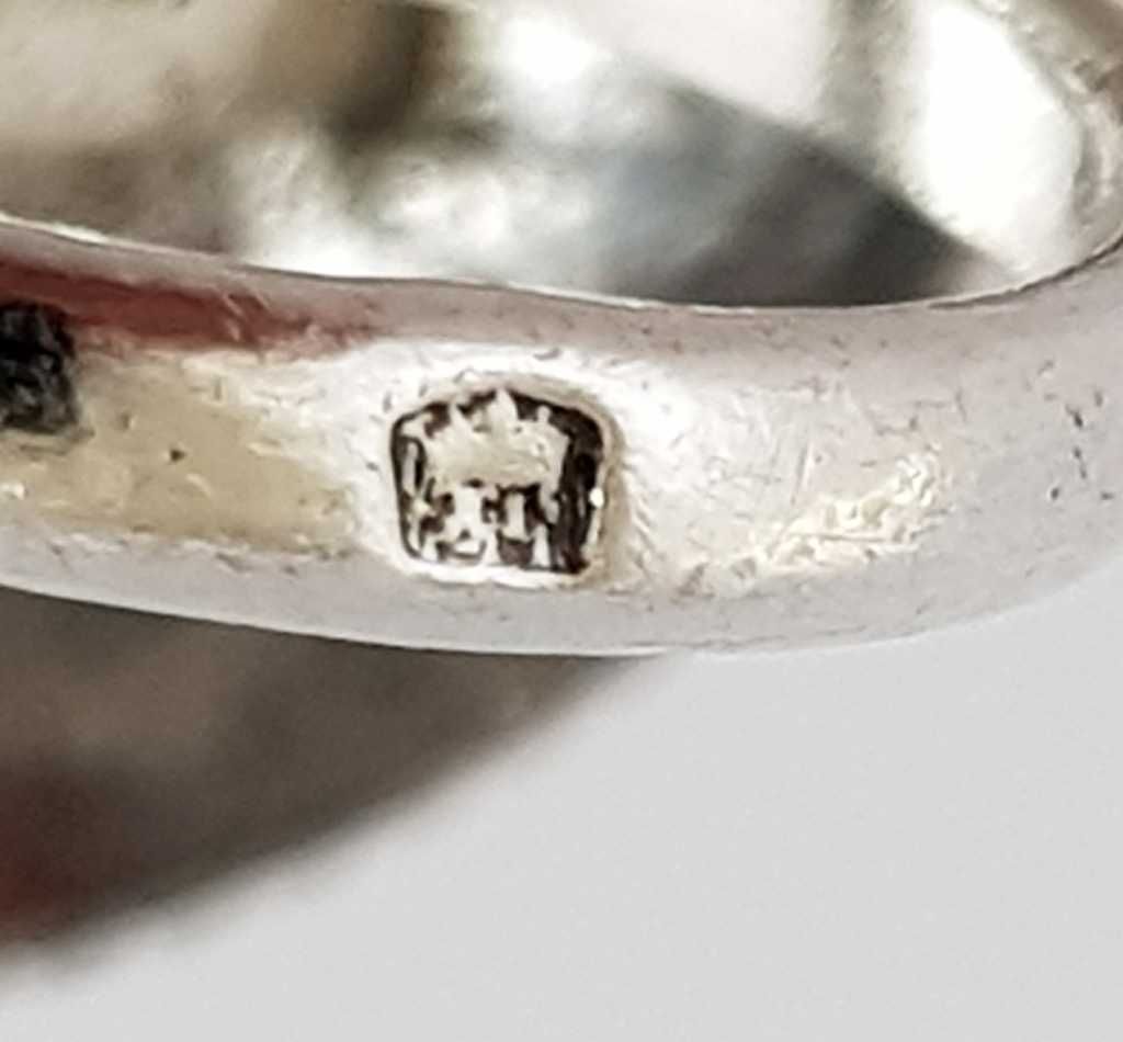 Srebrny pierścionek zdobiony chalcedonem z lat 50-tych - Cudo