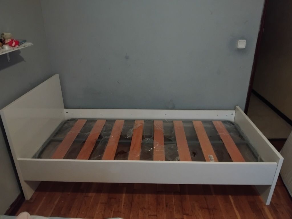 Cama sem colchão