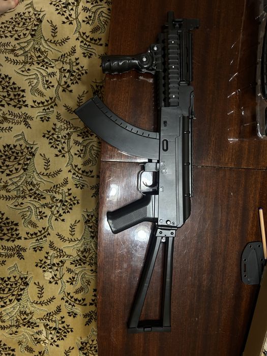 Продам 2  іграшкових автомати