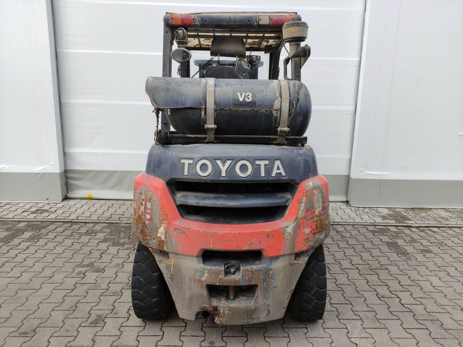 Wózek widłowy Toyota 8FG35, 8FG40, 4 tony, 2016 rok gazowy