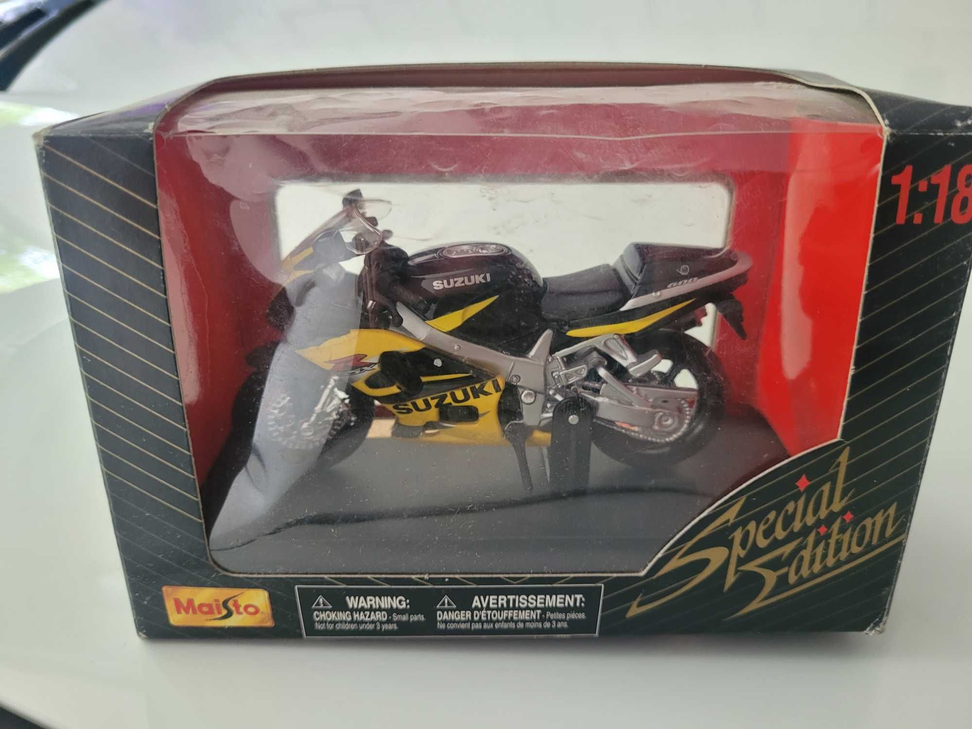 Model Maisto SUZUKI GSX-R600 z podstawką 1:18