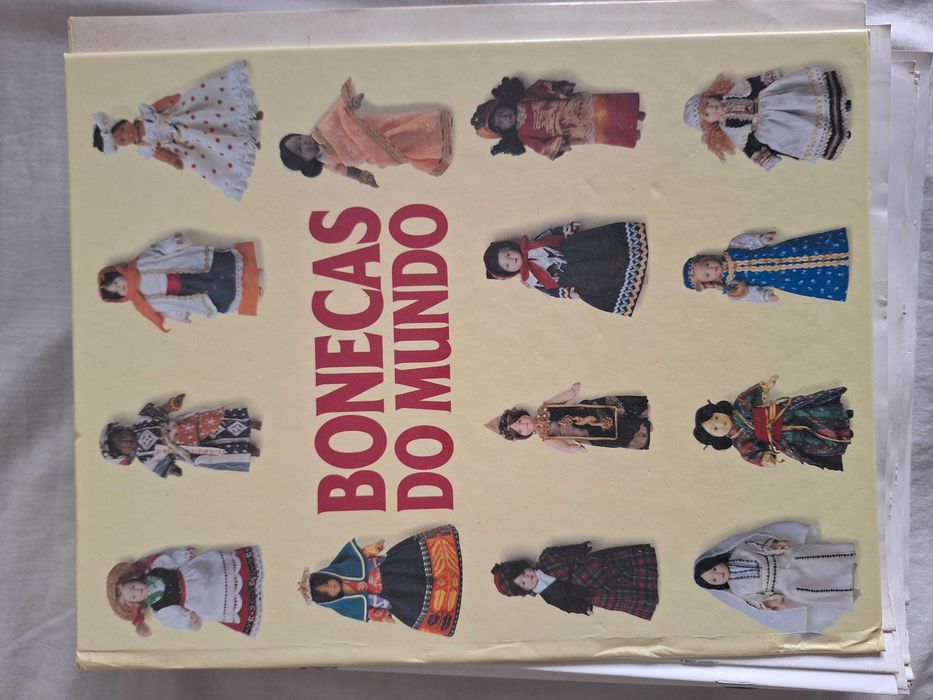 Coleção de Bonecas de Porcelana