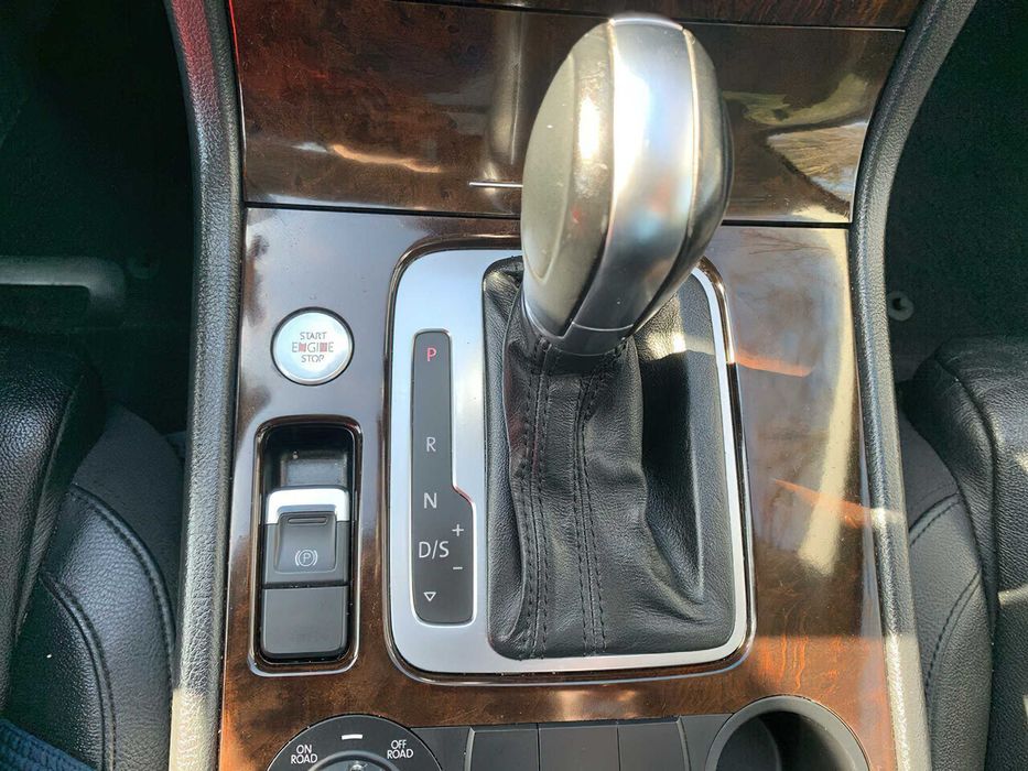 Volkswagen Touareg TDI Sport      2013