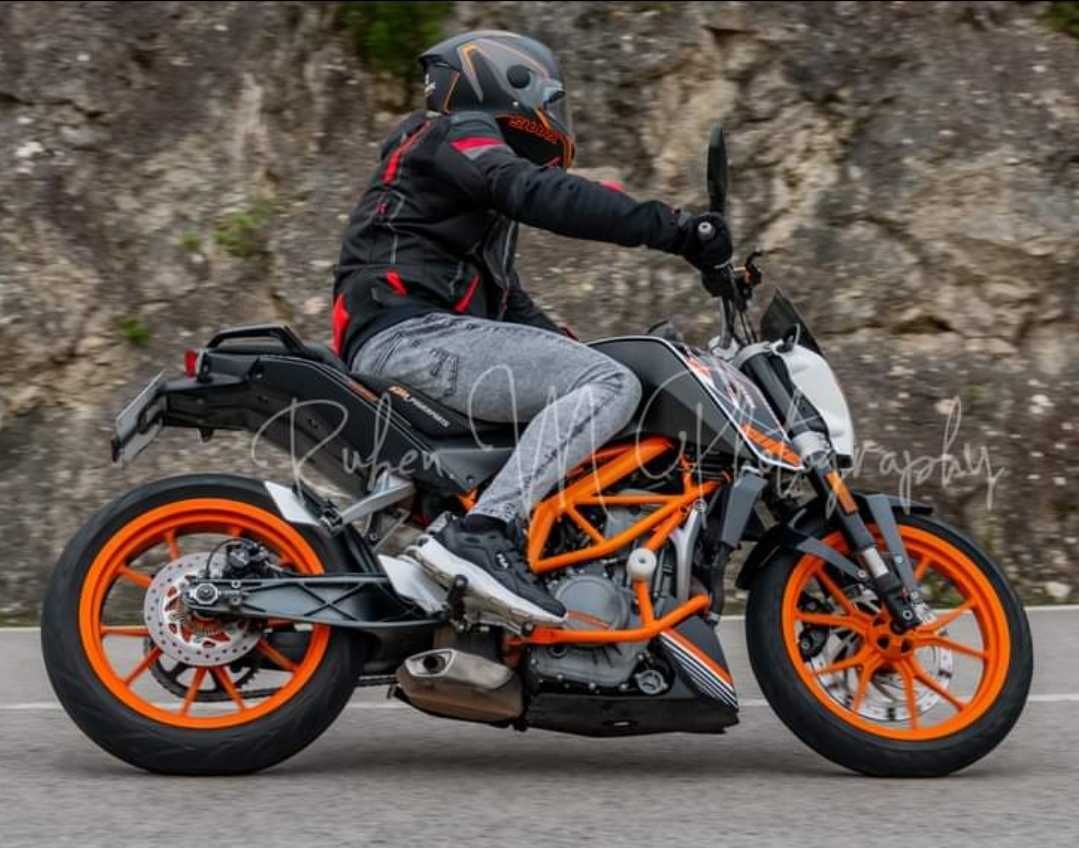 Moto KTM Duke390