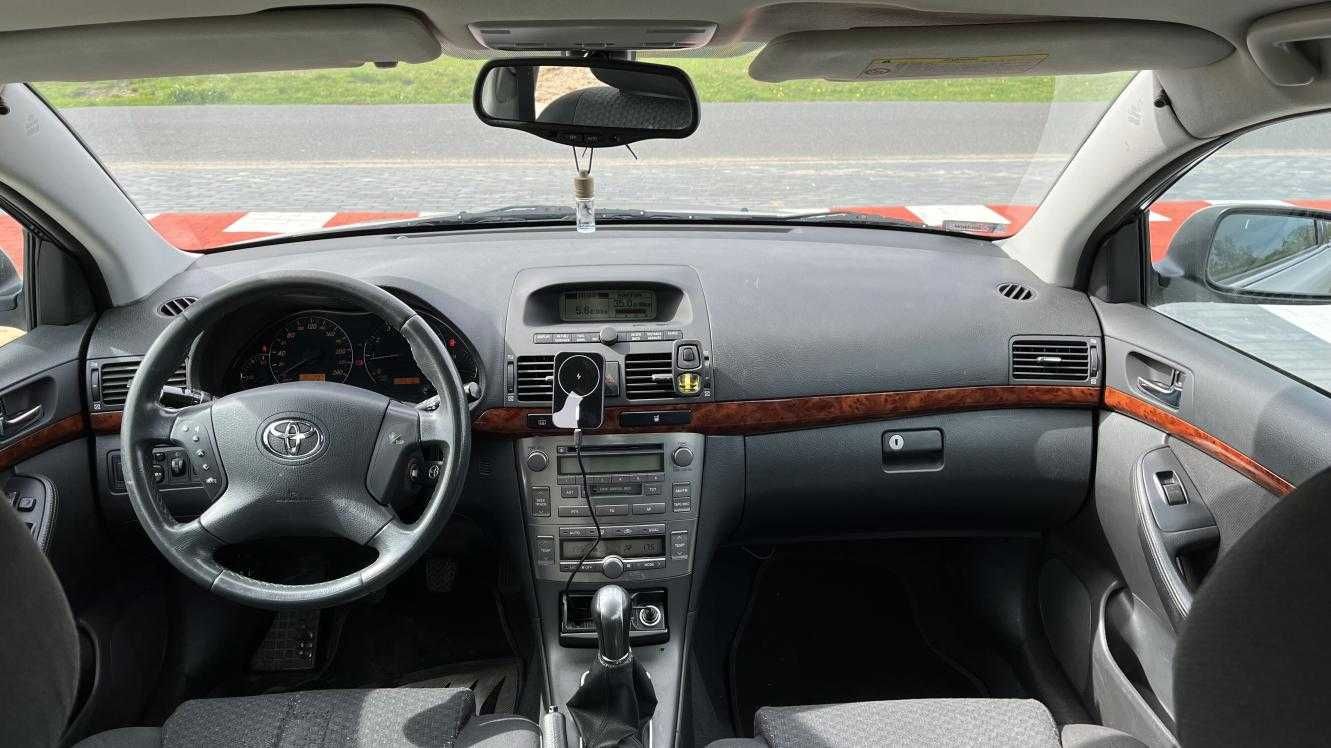 Toyota Avensis 1.8 benzyna + GAZ, 2003 r.