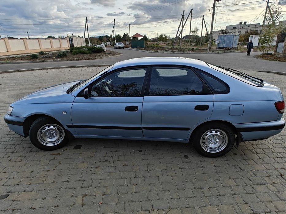 Продам машину Тойота Карина Е срочно