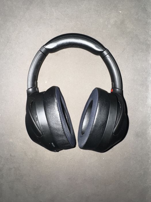 Sony XM4 com almofadas novas e as originais.