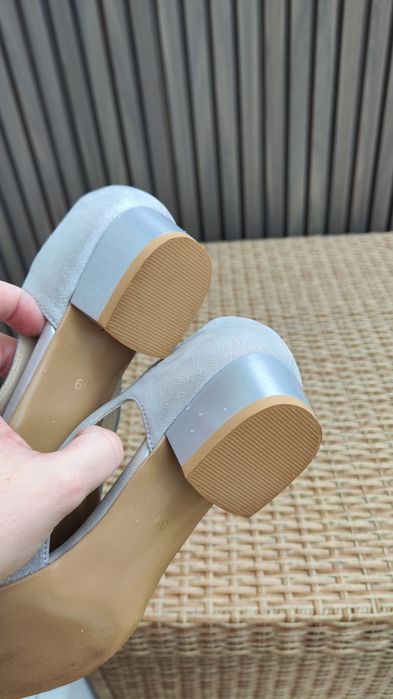 Srebrne czółenka na niskim obcasie Anis do tańca 39