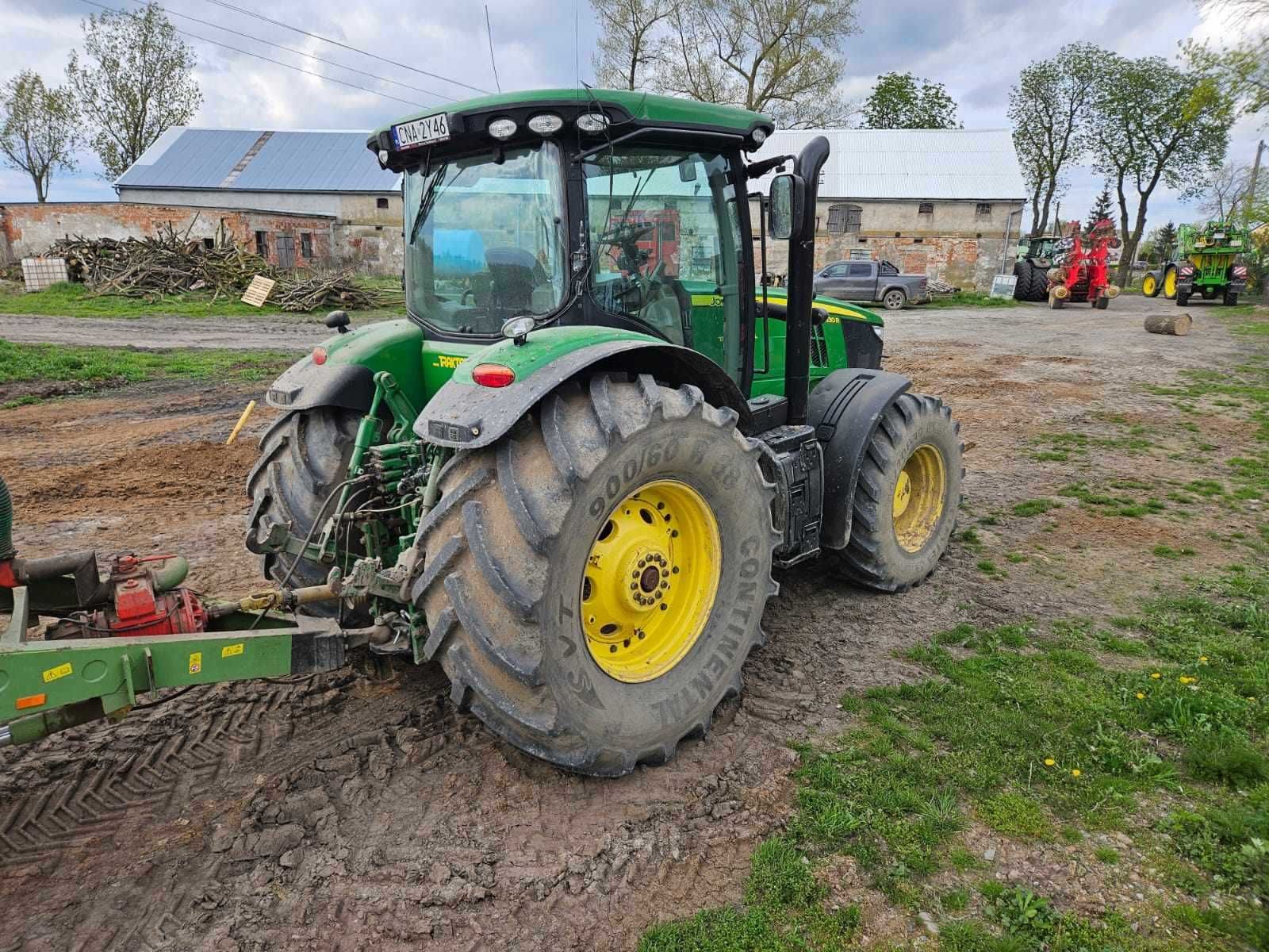 traktor John Deere 7230R (6930, 7830 class)