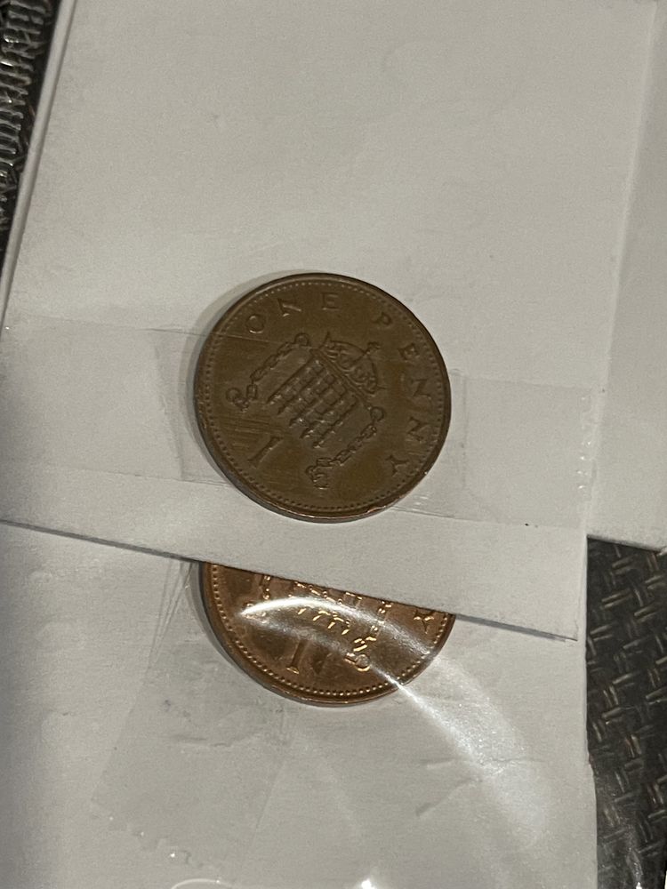 7 moedas do Reino Unido diferentes datas