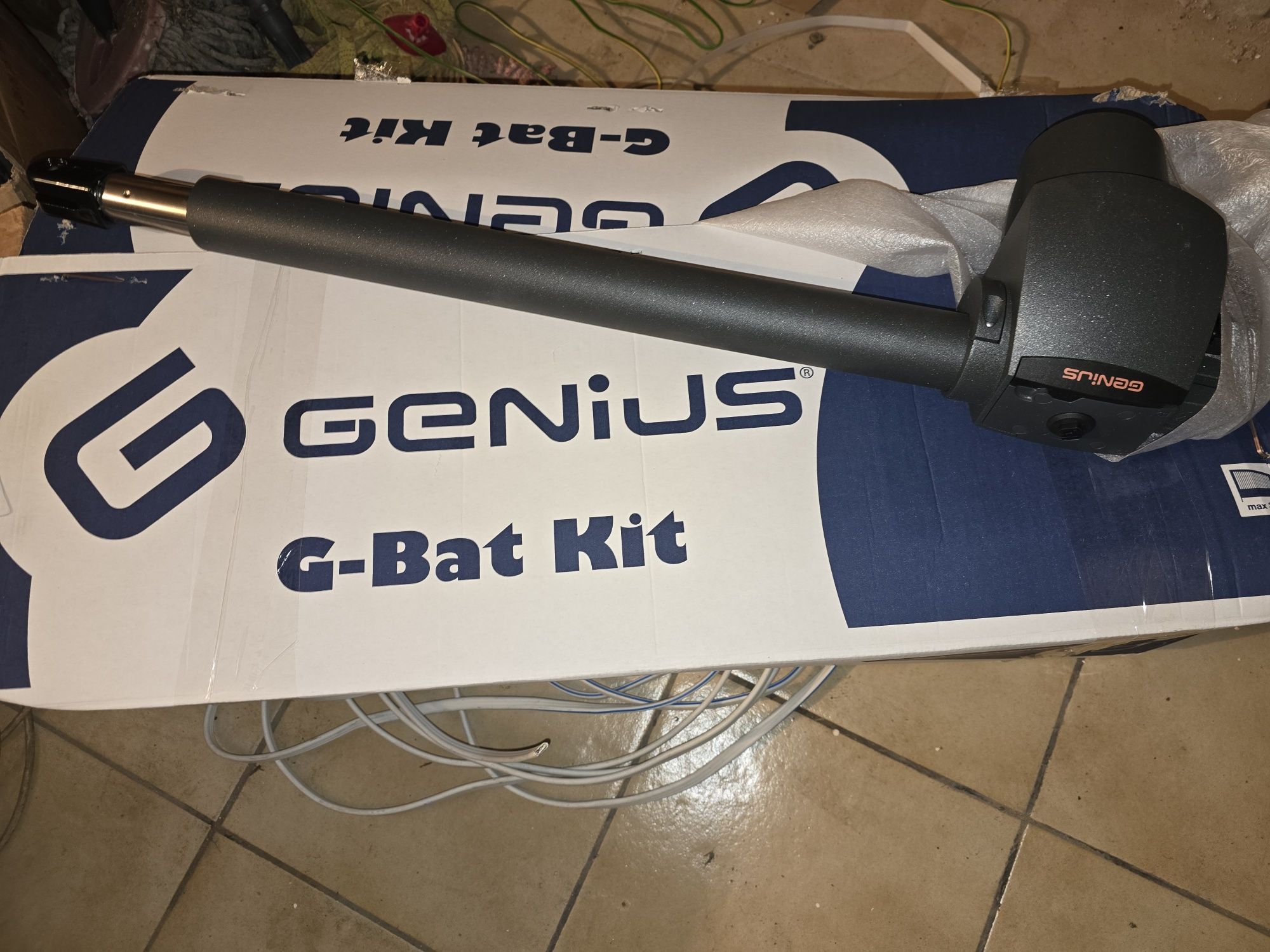 Silownik bramy pojedynczy lewy Genius G-Bat 400