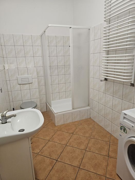 Kawalerka pokój z  aneksem kuchennym i łazienką. Wolne.    zienką okaz