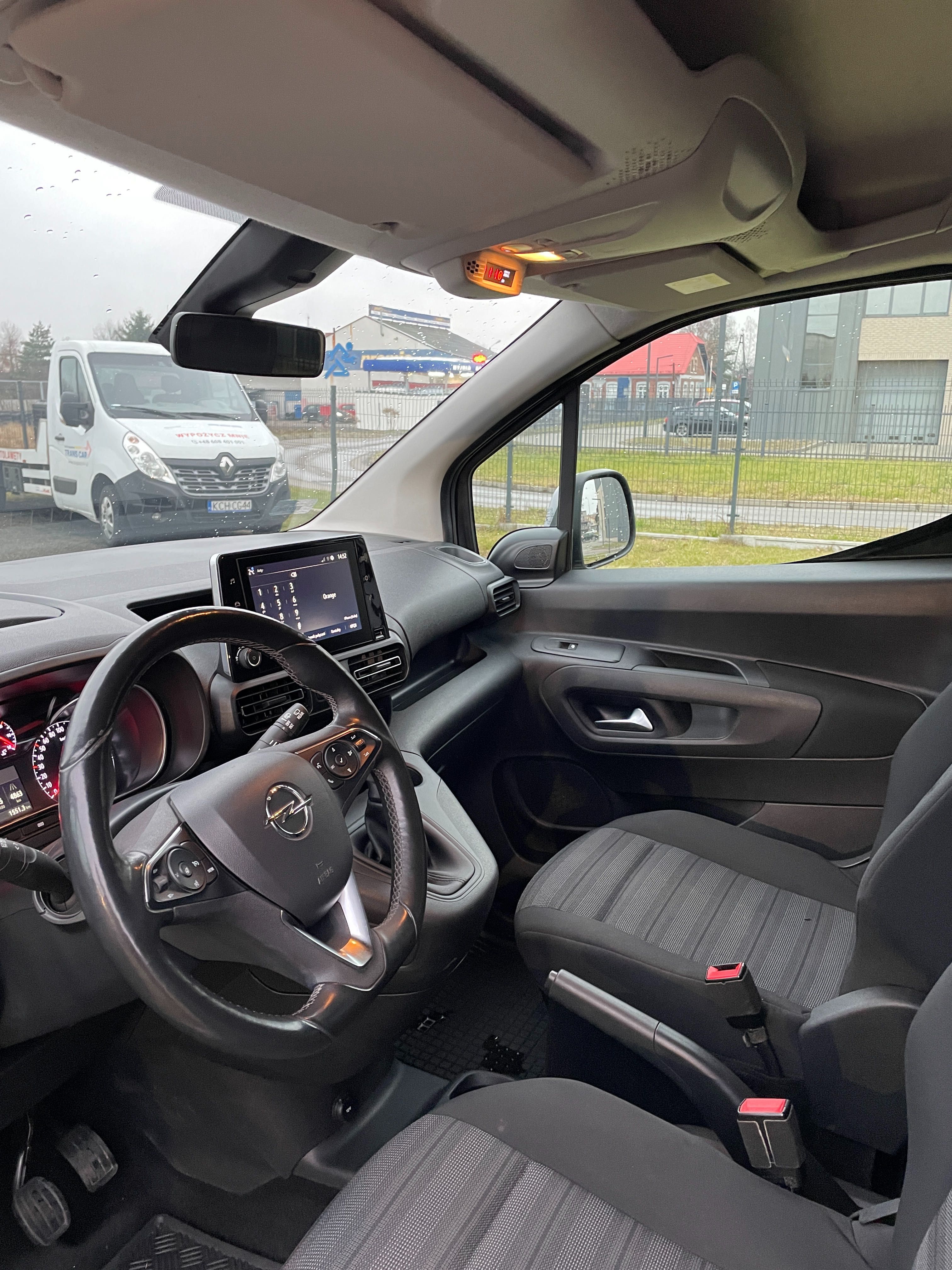 Wynajem Van 7 osobowy Opel Combo XL Wypożyczalnia RENT A CAR rental