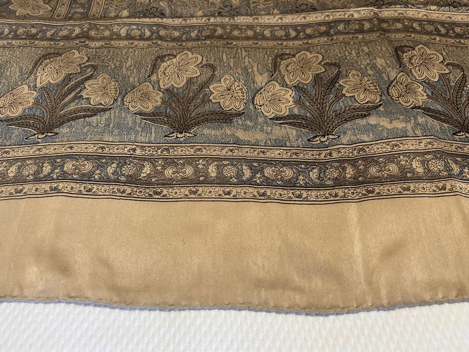 Lenço de seda de qualidade