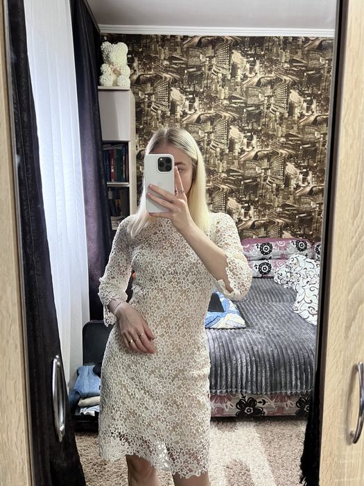 Біла сукня з мережива