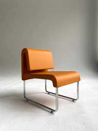 Designerski pomarańczowy fotel