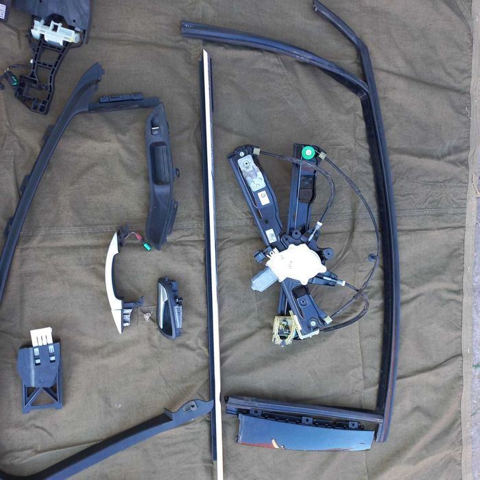 Зовнішня ручка водійських дверей з безключовим доступом FORD FOCUS 3