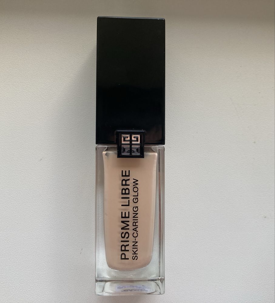 Тональна основа для обличчя Givenchy Prisme Libre Skin-Caring Glow