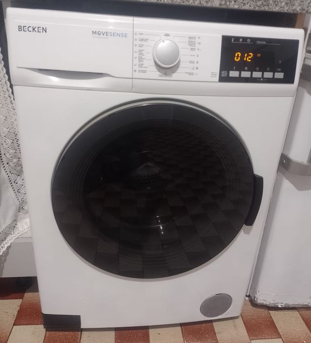 Máquina de lavar roupa Becken a funcionar perfeitamente