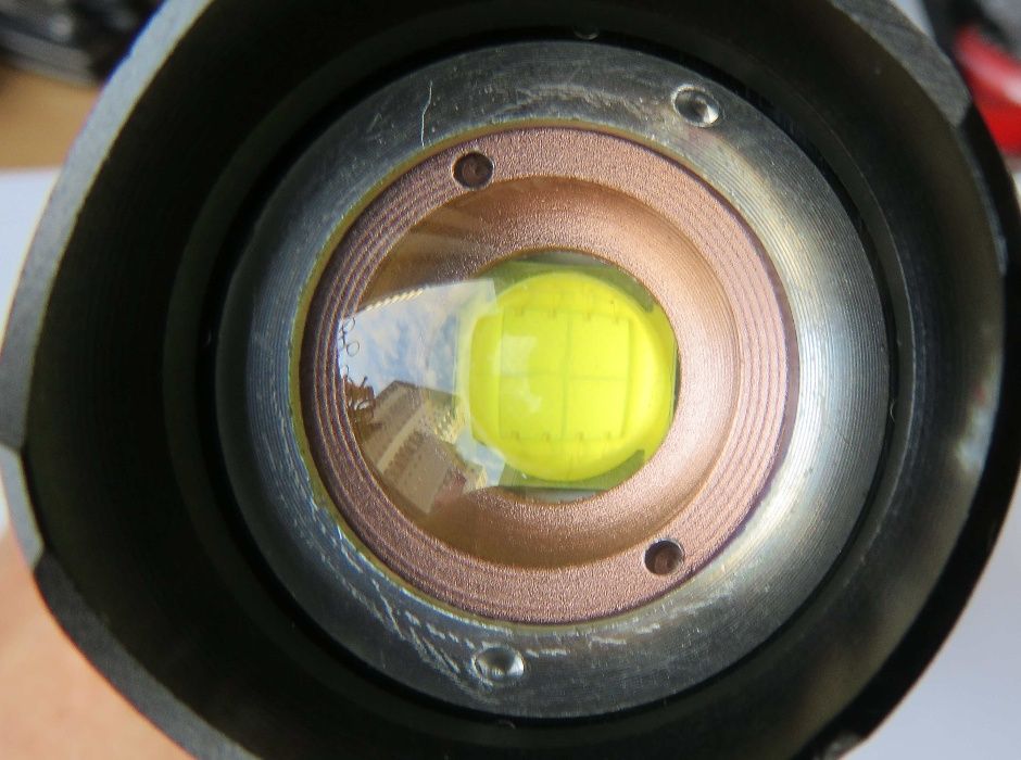 bardzo mocna latarka led dioda XHP90 zoom