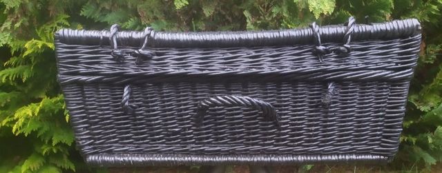duży wiklinowy Kufer Skrzynia Kosz zamykany malowany na czarno