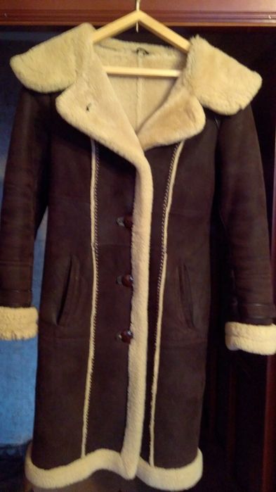 Дублёнка натуральная в отличном состоянии недорого.