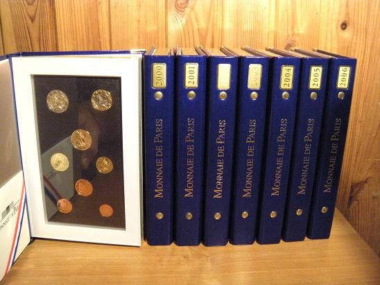 Rarytas Komplety monet francuskich w ładnej oprawie
