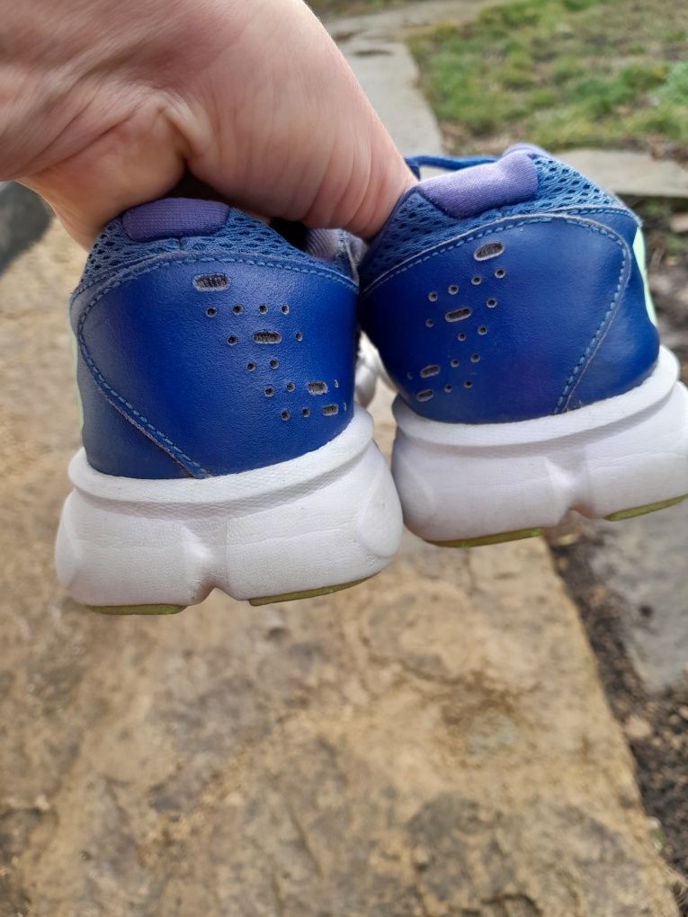 Кросівки синього кольору