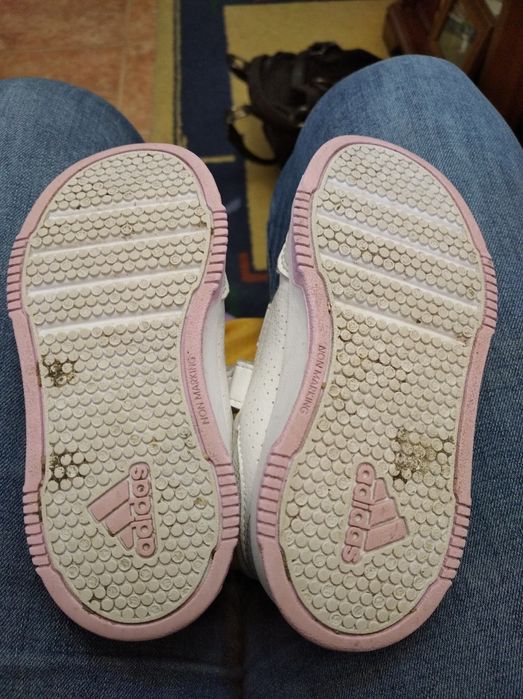 Sapatilhas Adidas de menina tamanho 25