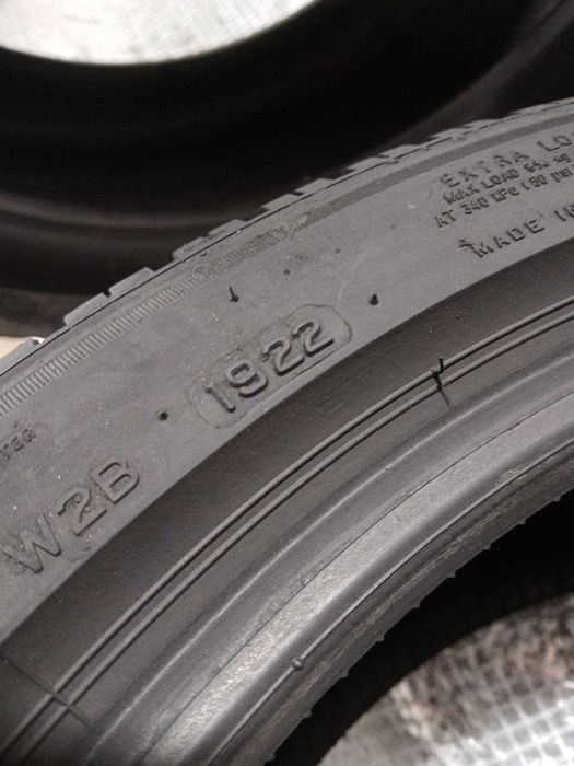 *Шини Bridgestone 225/45R18. 2шт. Зима 2022р. (0402)