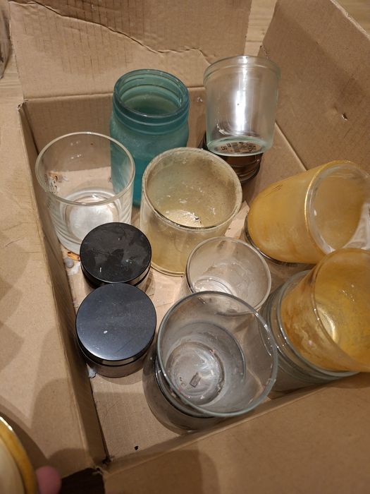 Szkło po świeczkach