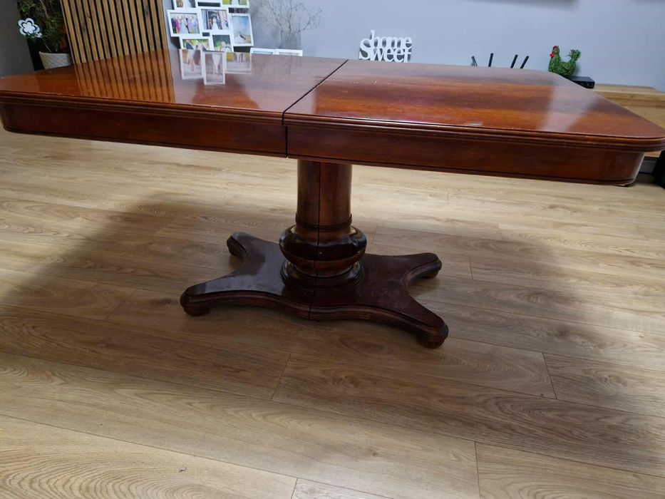 Stół drewniany do salonu ciemny brąz