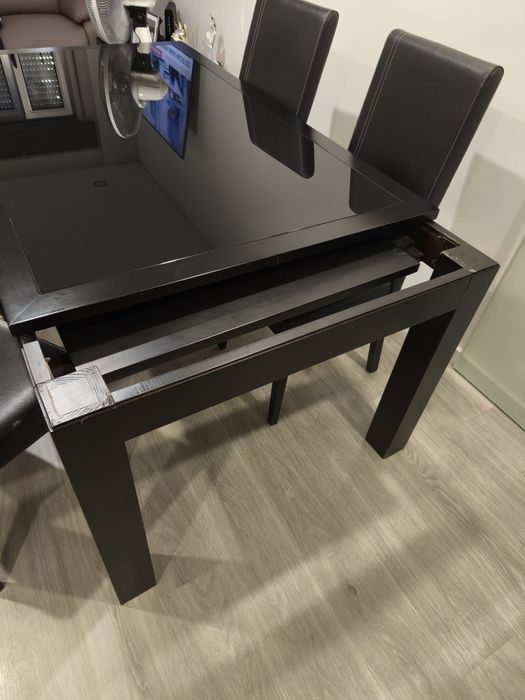 Vendo mesa jantar extensível+4cadeiras