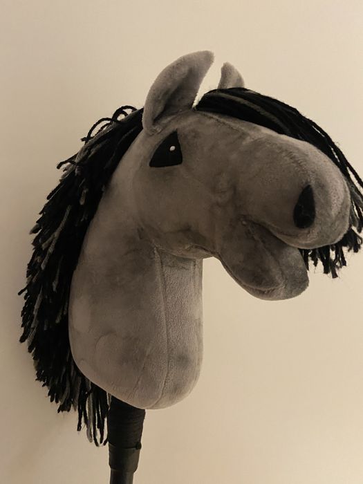 Hobby horse A4 szary jabłkowity wraz z ogłowiem meksykańskim