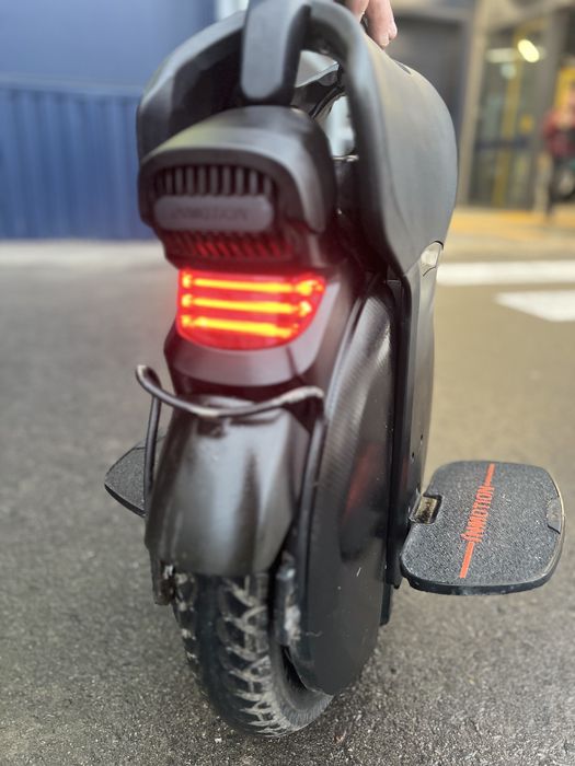 Моноколесо Inmotion V11