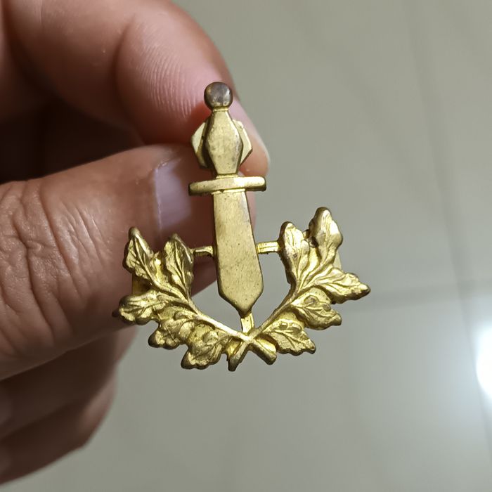 Distintivo antigo português da milícia juvenil Mocidade Portuguesa