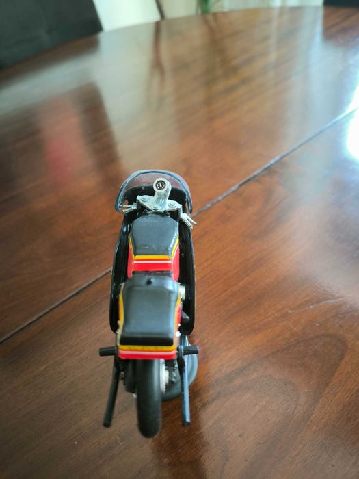 Mota miniatura Susuki 500 (Polistil)