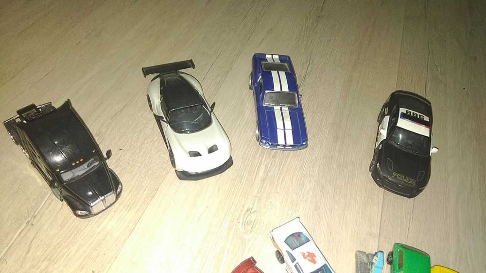 Машини Хотвилс и кинсмарт