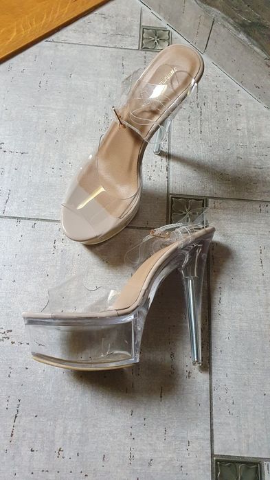 Pretty Little Thing szpilki sandały transparentne platforma 40