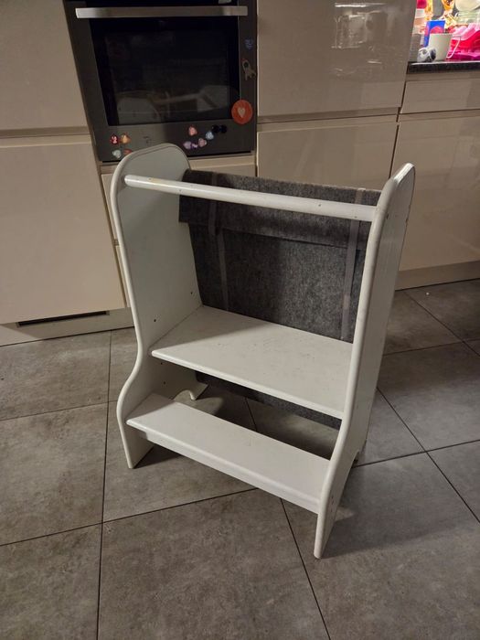 Kitchen Helper dużym na dwójkę dzieci używany biały