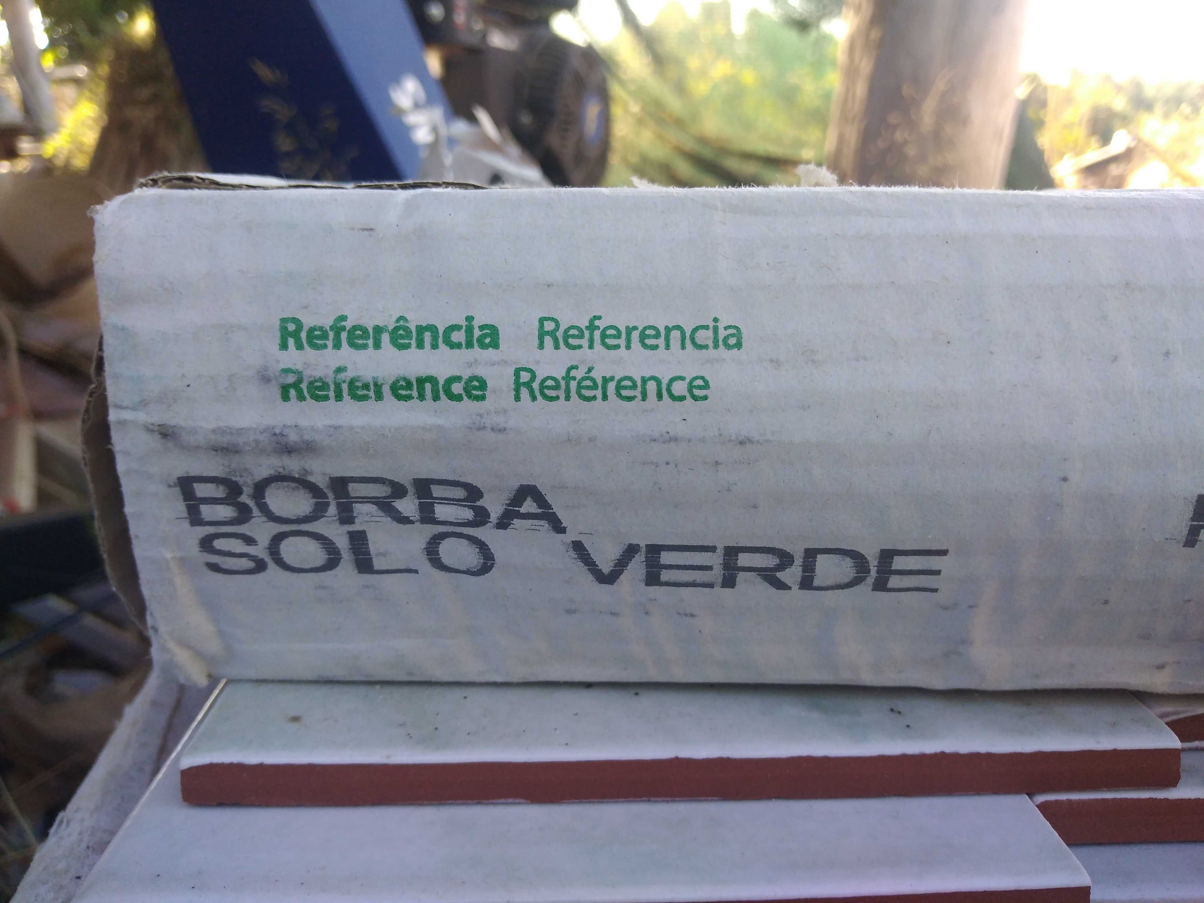 Tenho para venda 25 peças de chão