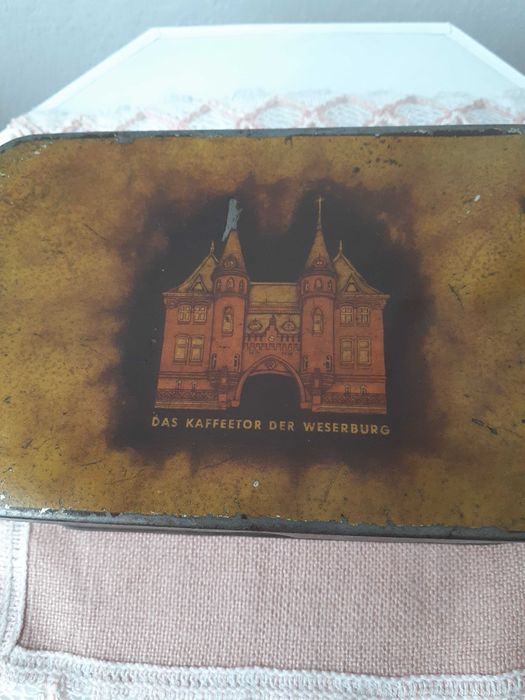 Metalowa skrzyneczka  /pudelko  ma 100 lat