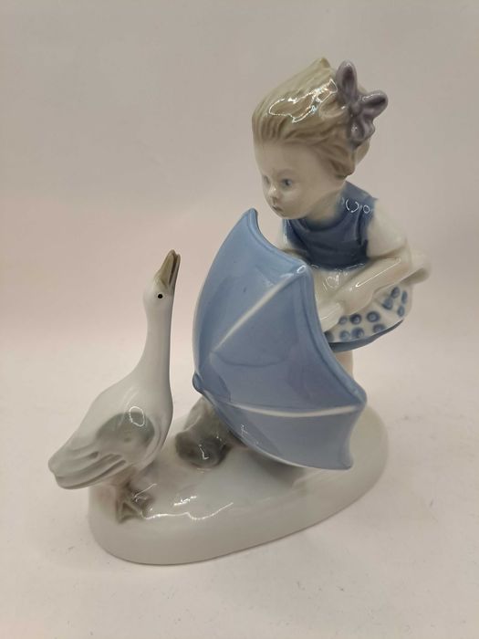 Статуетка. Статуэтка. Дети