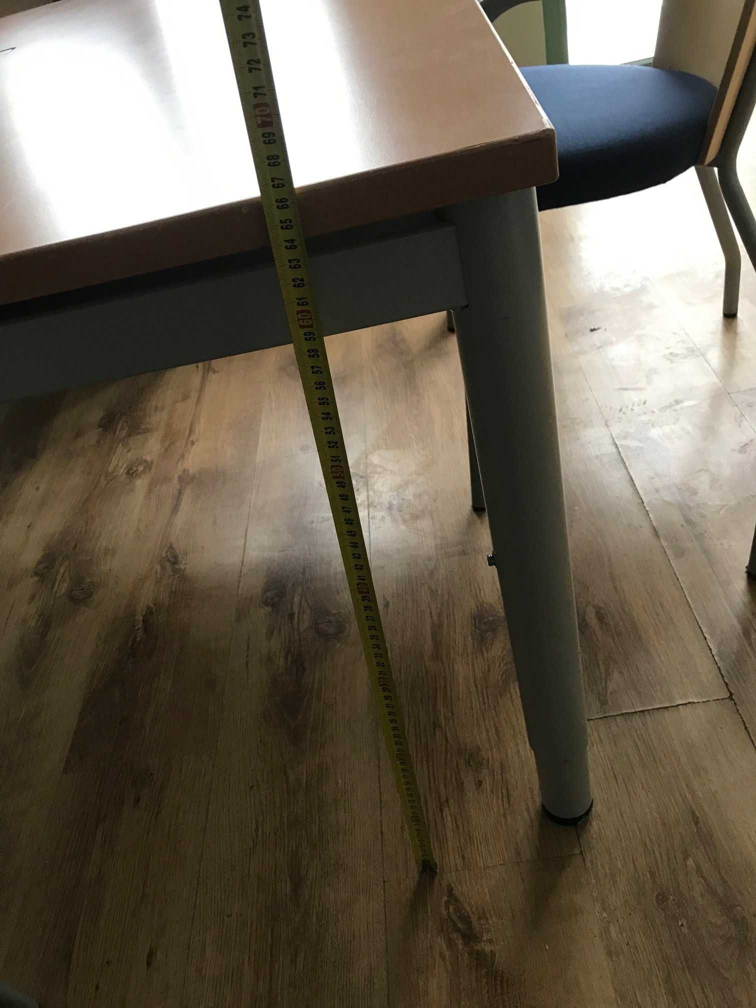 Stół biurowy wraz z krzesłami