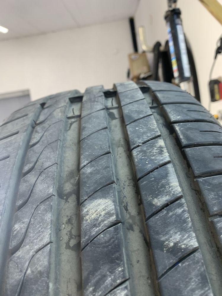 Opony letnie 235/45/19 jak nowe