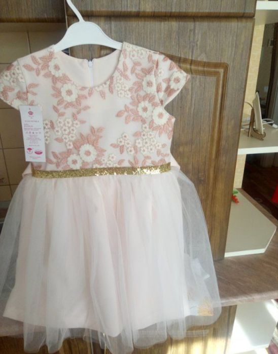 Сукні для дівчаток в ідеальному стані