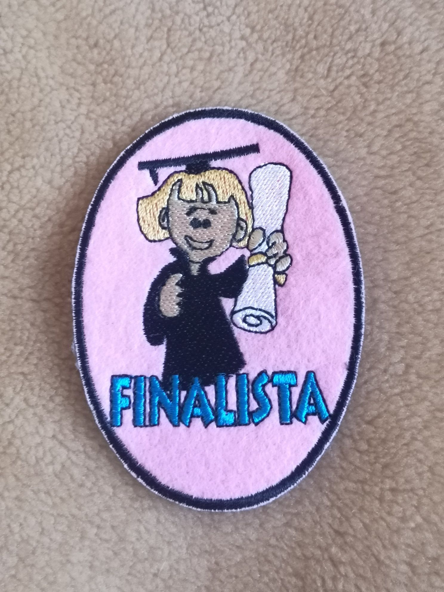Emblemas capa traje académico.