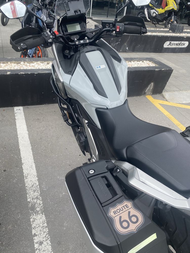 Vende se Honda NC 750x rig. nova com Full extras