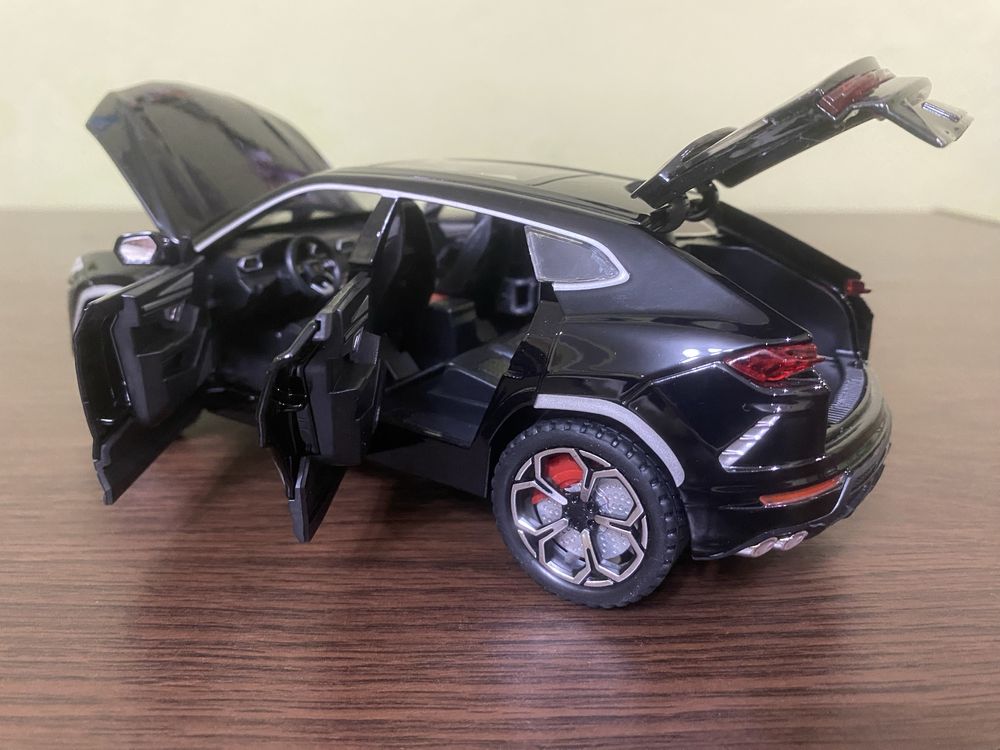 Модель авто 1:24 Lamba Urus